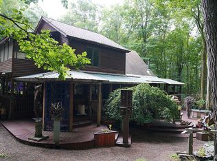 106 Cub Rd, Greeley, PA 18425