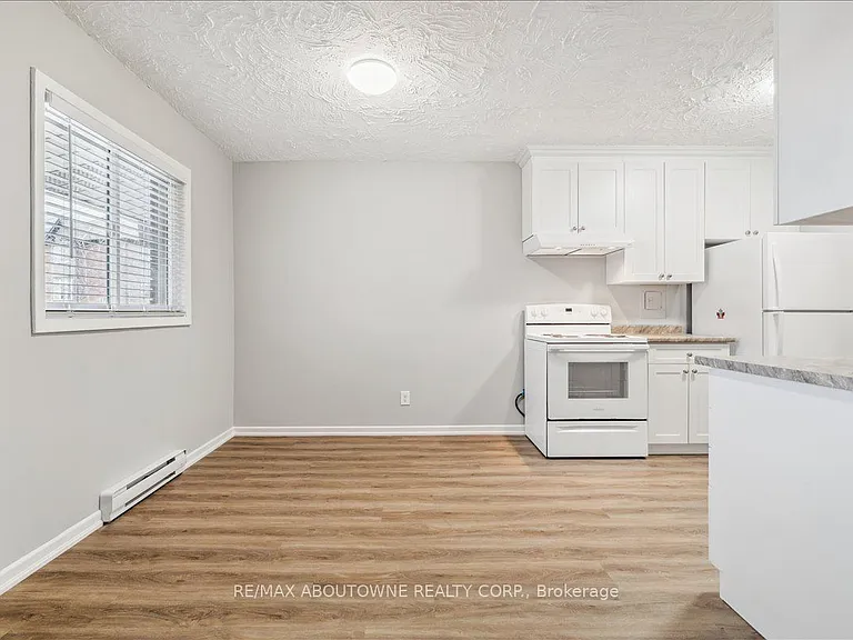 2350 Queensway Dr #3 — Photo 9