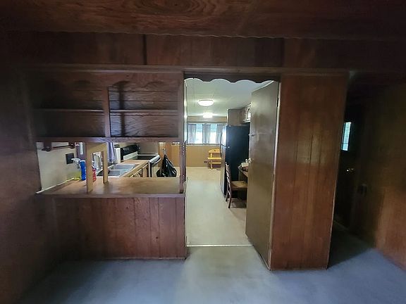2nd image of 41352 Metz Rd
