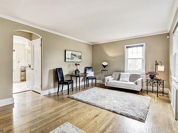 3rd image of 114 Lane Ave