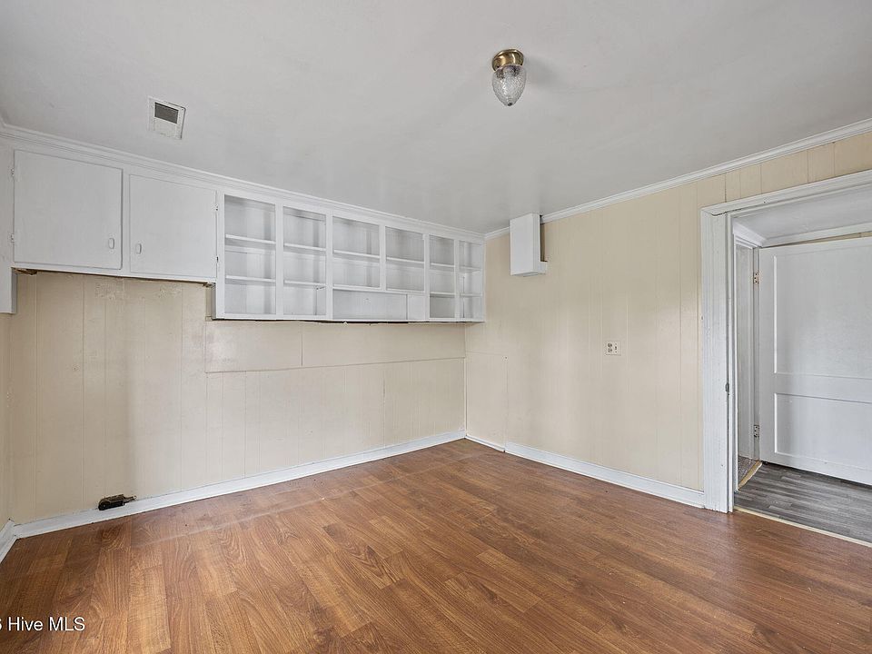 28th image of 408 Boush Street
