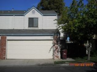 11 Town Square Pl, Oakland, CA 94603
