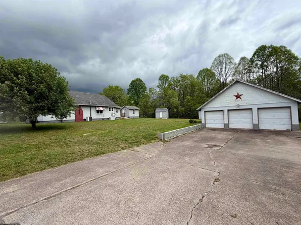1606 Old Mill Rd, Weston, WV 26452