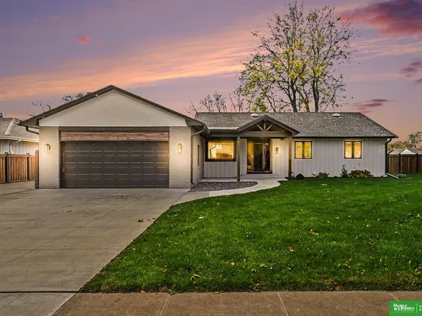 2225 Teakwood Dr, Fremont, NE 68025