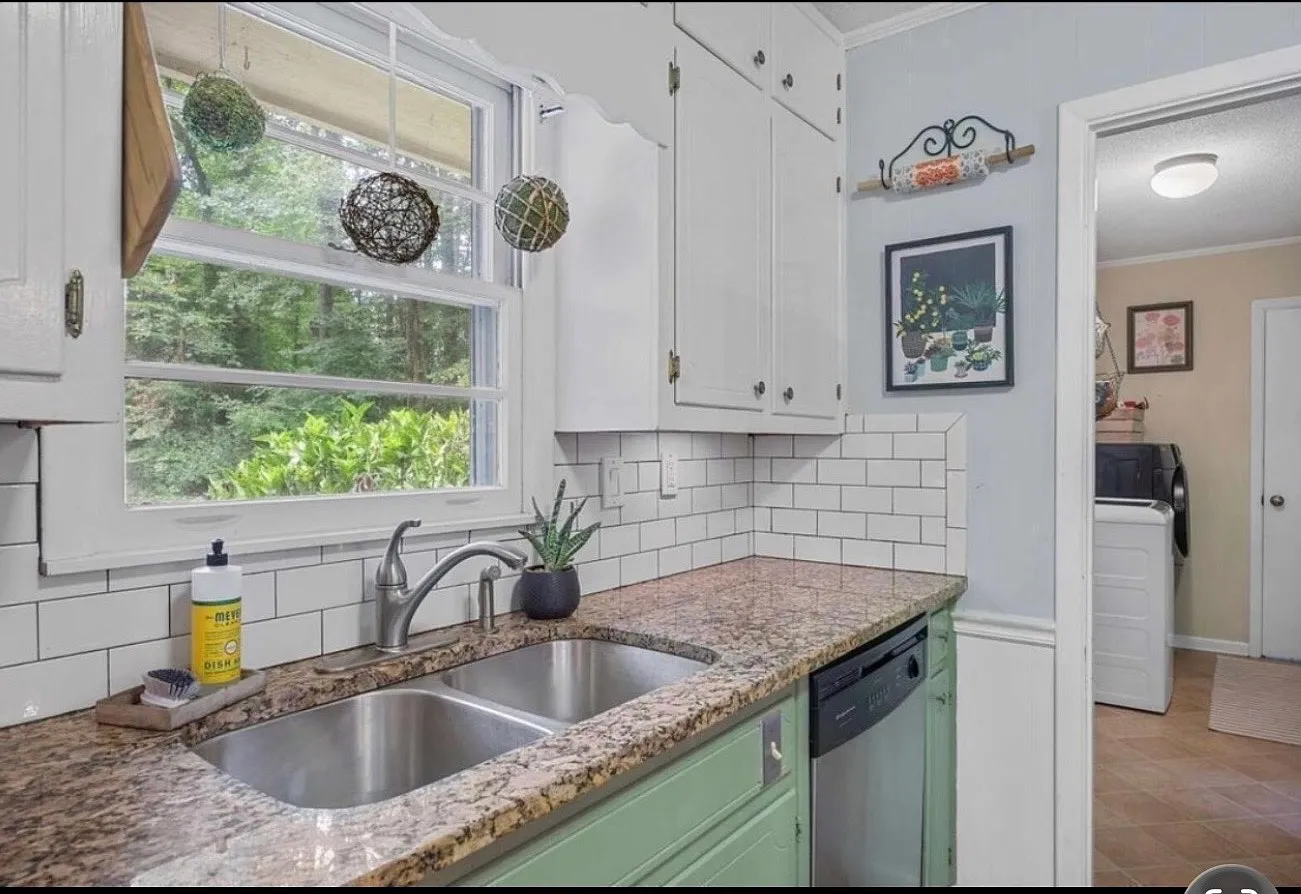 3 bed, 2123 sqft, $2,800 — Photo 3