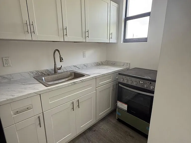Studio from $1,500/mo & 1/1 from $1,600/mo, newly renovated/Estudio desde $1,500/mes y 1/1 desde ... — Photo 6