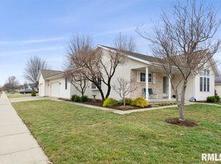 401 Treeline Ln, Springfield, IL 62703