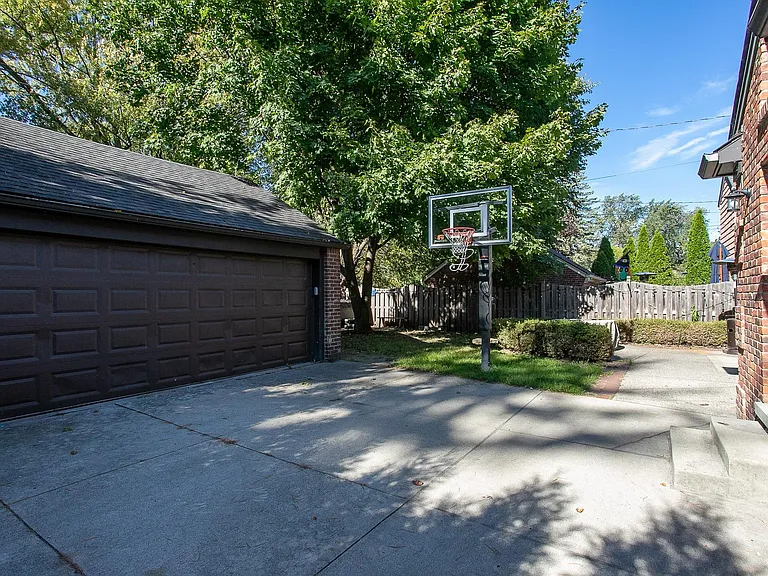 26387 Dundee Rd — Photo 79