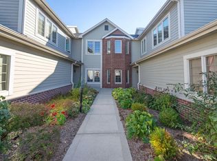 4889 S Forest Ridge Dr, New Berlin, WI 53151