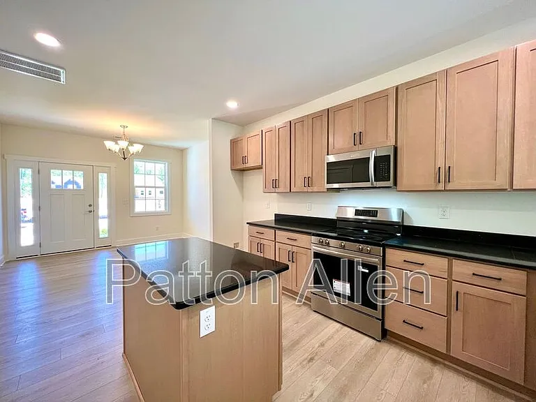 117 N Christie Ct — Photo 2