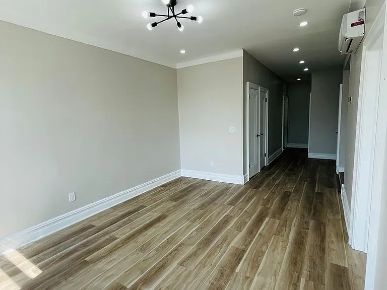 Stunning Building 1bed/ 1bath unit available. — Photo 9