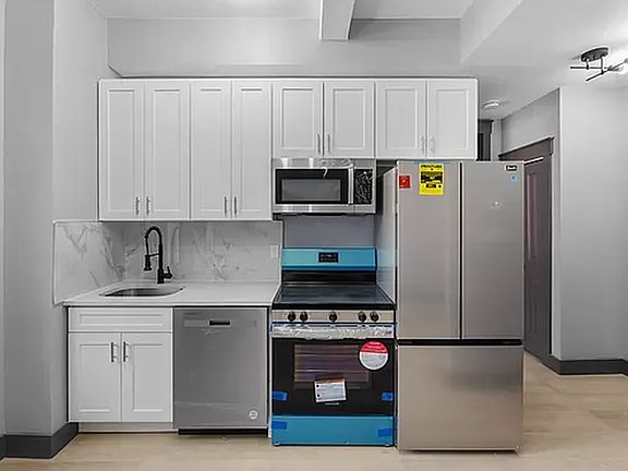 5th image of 161 W 54th St #701C