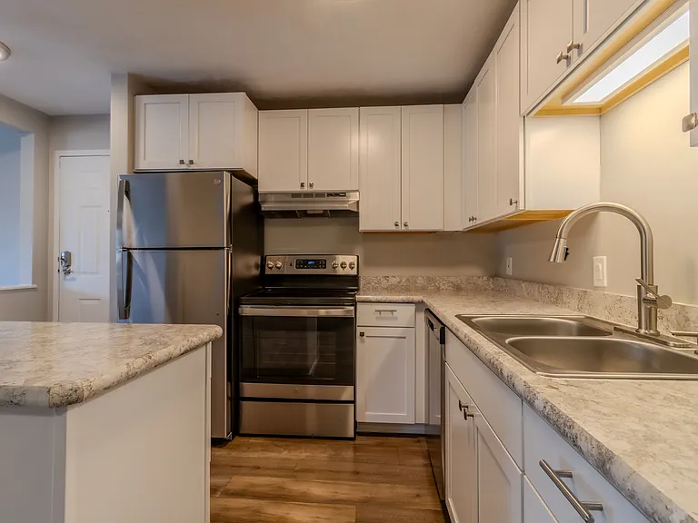 The Tides 1510 Veterans Dr — Photo 11