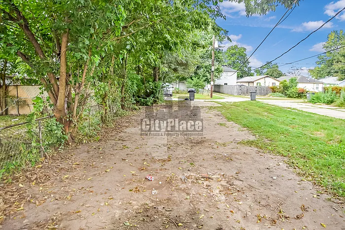 2 bed, 1.0 bath, 950 sqft, $950 — Photo 3