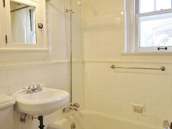 5th image of 1209 N Pennsylvania St APT 1