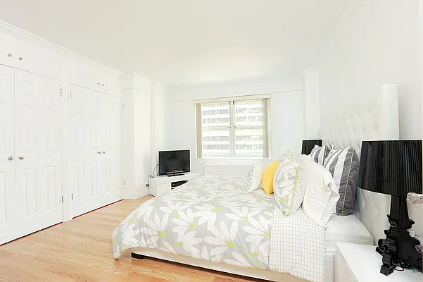 Rented by Compass | media 24