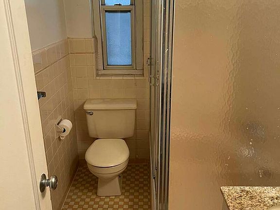 5th image of 139 E 35th St APT 7A