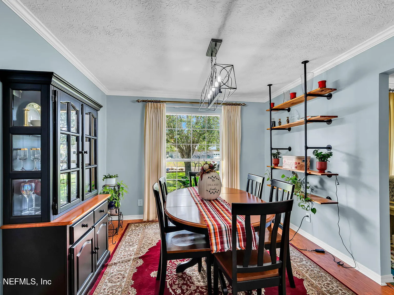 4 bed, 2.0 bath, 2038 sqft, $2,900 — Photo 4