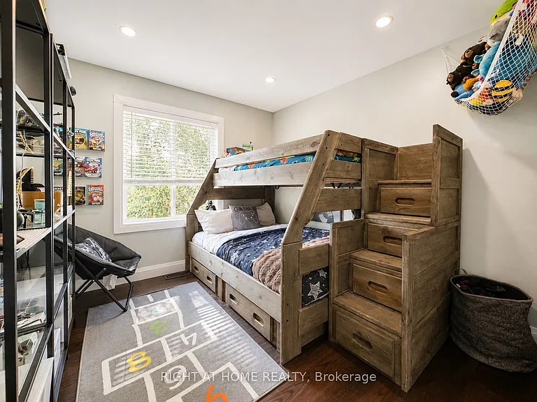 2610 Leonard St — Photo 15