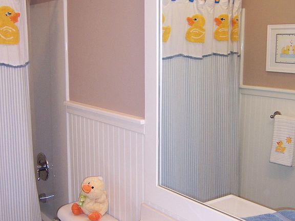 Upstairs hall bathroom