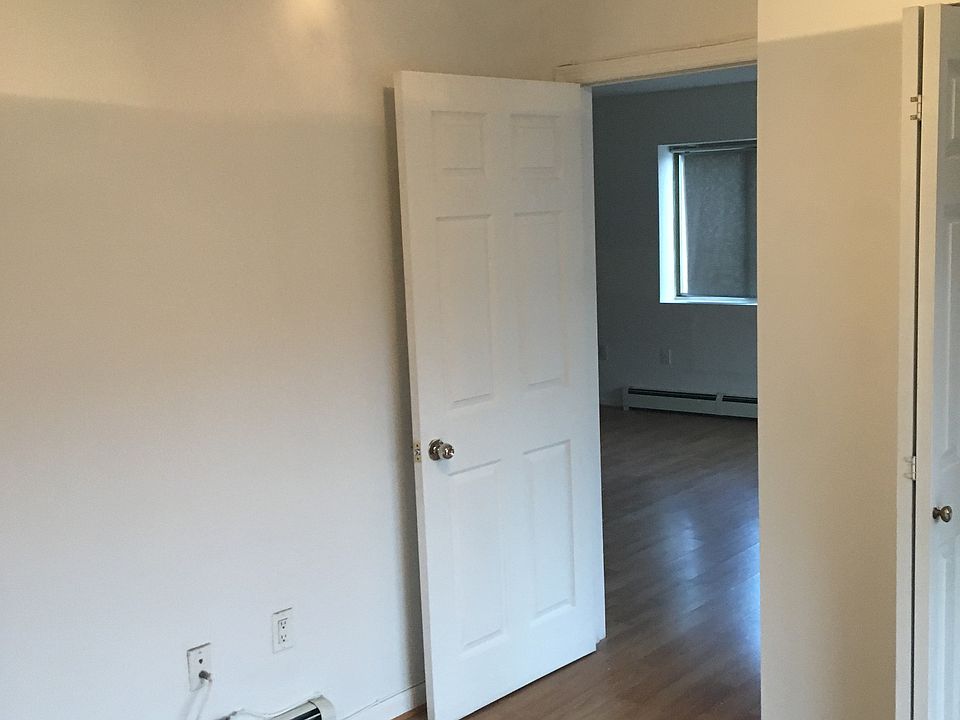 1st image of 2247 28th St #2R