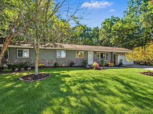8984 13 Mile Rd NE, Rockford, MI 49341