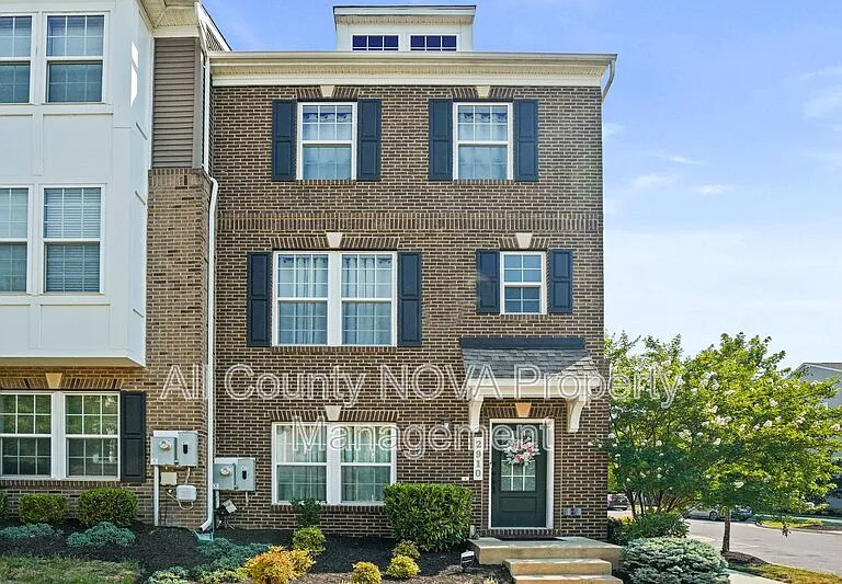 2910 Pinebrook Rd — Photo 1