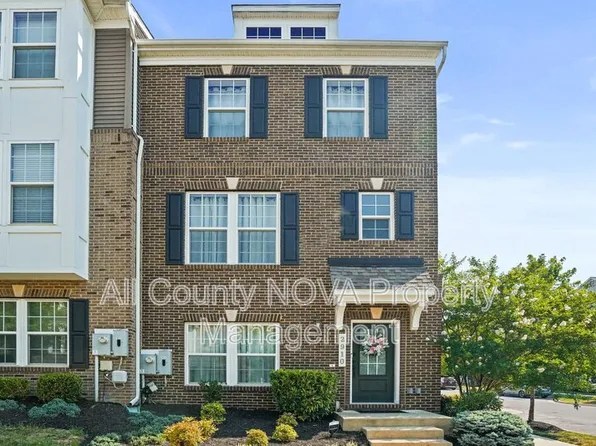 2910 Pinebrook Rd, Landover, MD 20785
