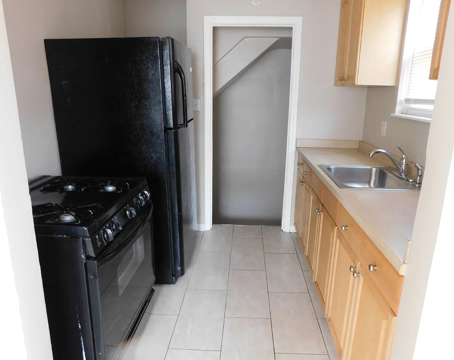 3 bed, 1.0 bath, 1200 sqft, $1,395 — Photo 4