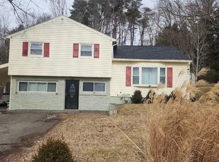 218 Ridgefield Rd, Endicott, NY 13760