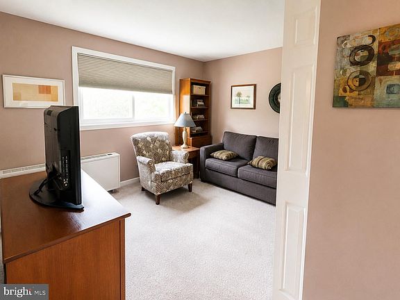 3rd image of 309 Florence Ave APT 315