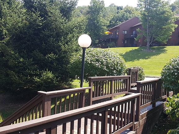 3rd image of 7 Sugar Loaf Ct Unit 3