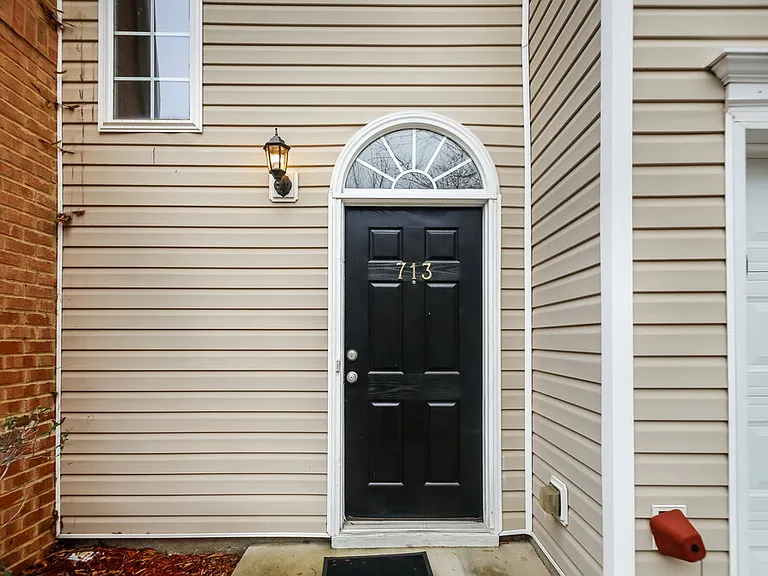 713 Celeste Ln SW — Photo 3