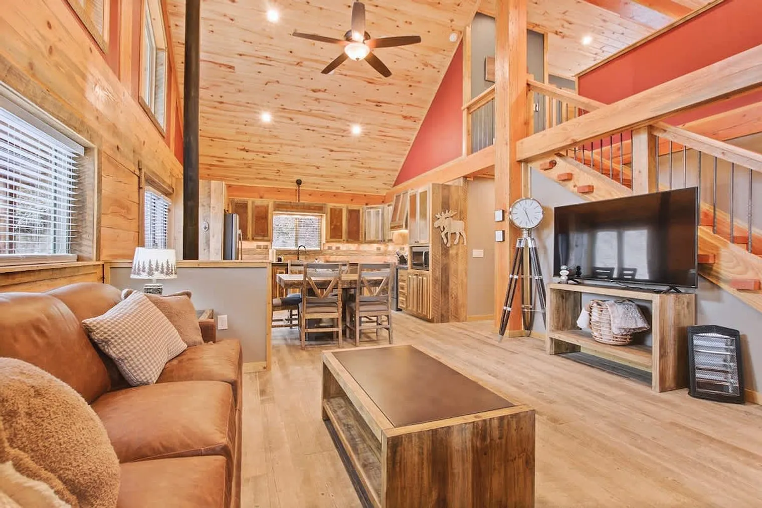3 bed, 2.0 bath, $7,385 — Photo 3