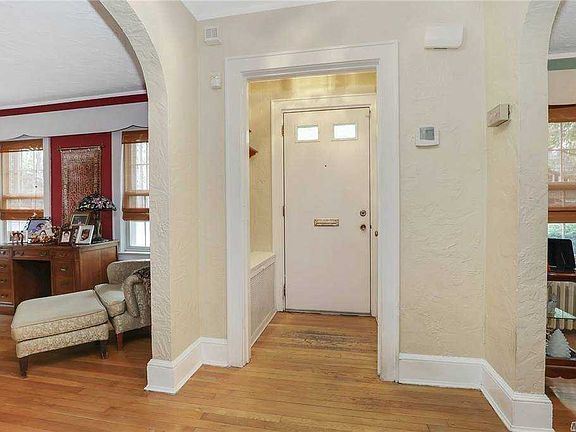 3rd image of 299 Park Ave