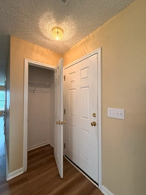 4 bed, 2.5 bath, 1700 sqft, $800 — Photo 3