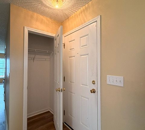 3rd image of 25 Willow Hurst Ct