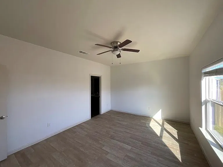 172 Allington Cir — Photo 15