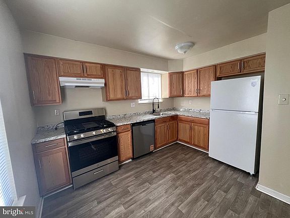 3rd image of 785 Jarvis Rd
