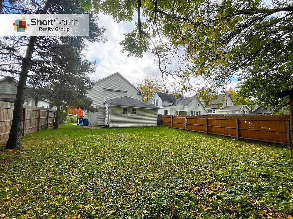 Large Duplex on NE Side of Grand Rapids 919 Baraga St NE Grand Rapids