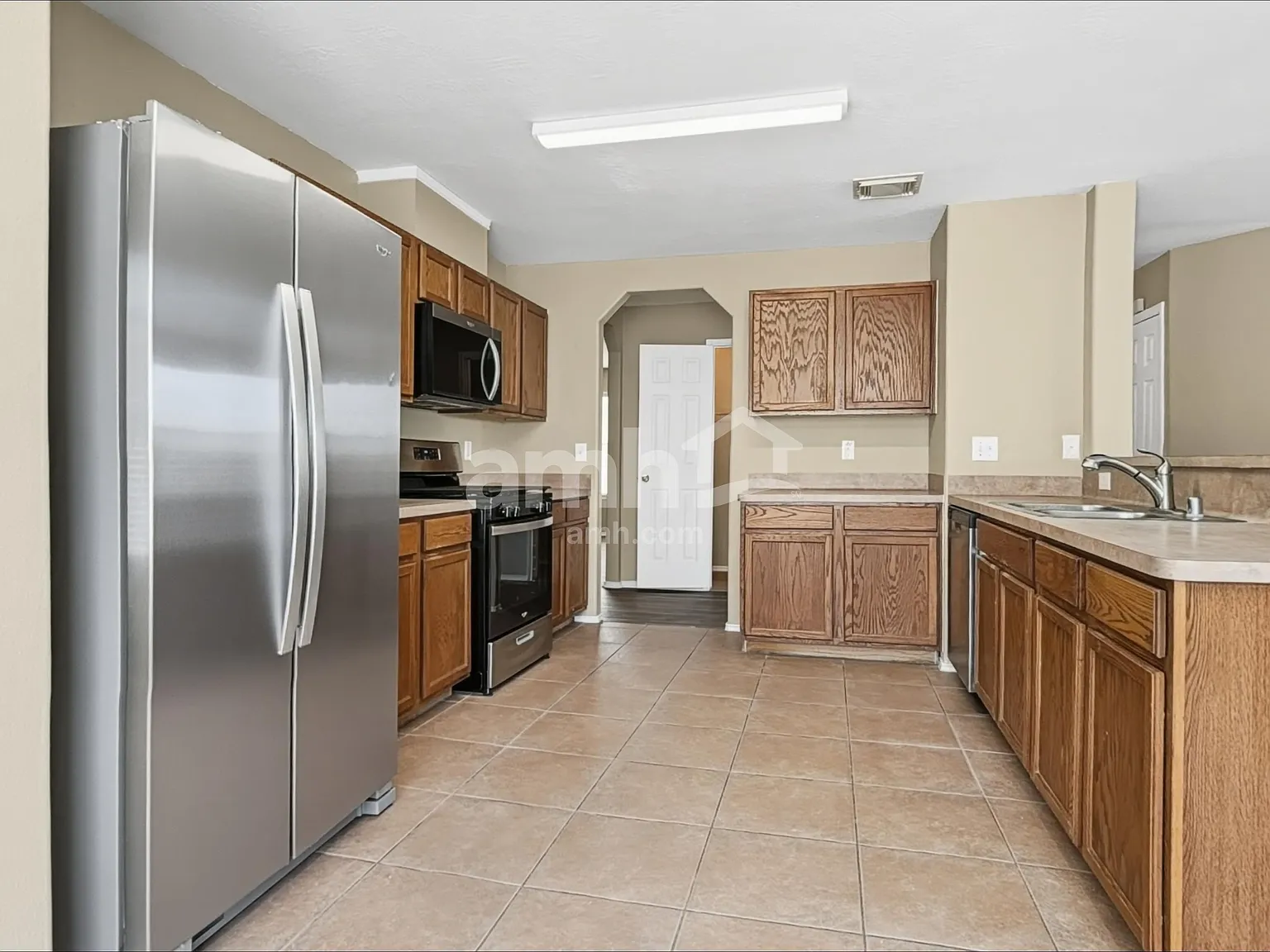 4 bed, 2.5 bath, 2724 sqft, $2,255 — Photo 3