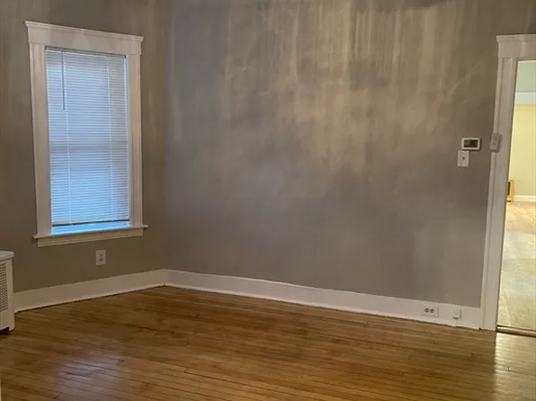 52 Houghton St APT 1, Worcester, MA 01604