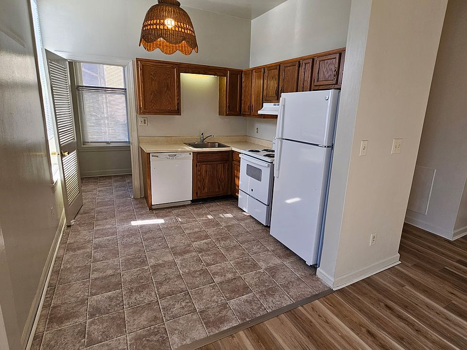 Kitchen (eat-in kitchen)