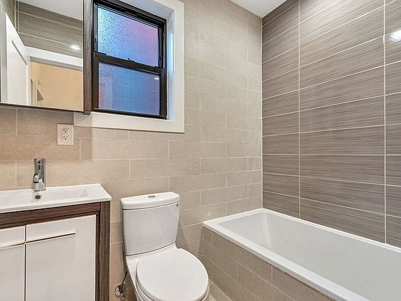 4th image of 63 Arlington Ave APT 1
