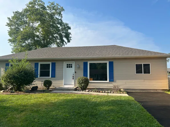 658 Apache Ln, Lowell, IN 46356