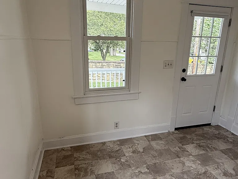 242 Hoover St — Photo 24