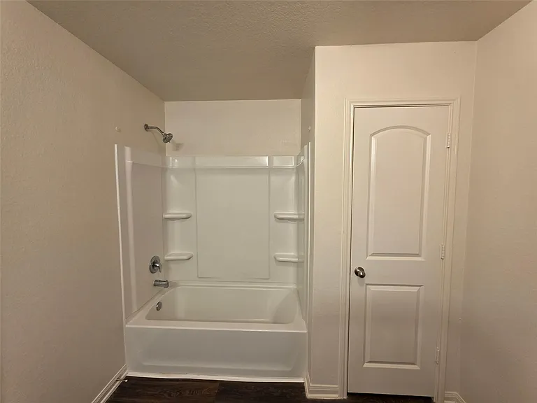 723 Crystal Lakes Dr — Photo 25