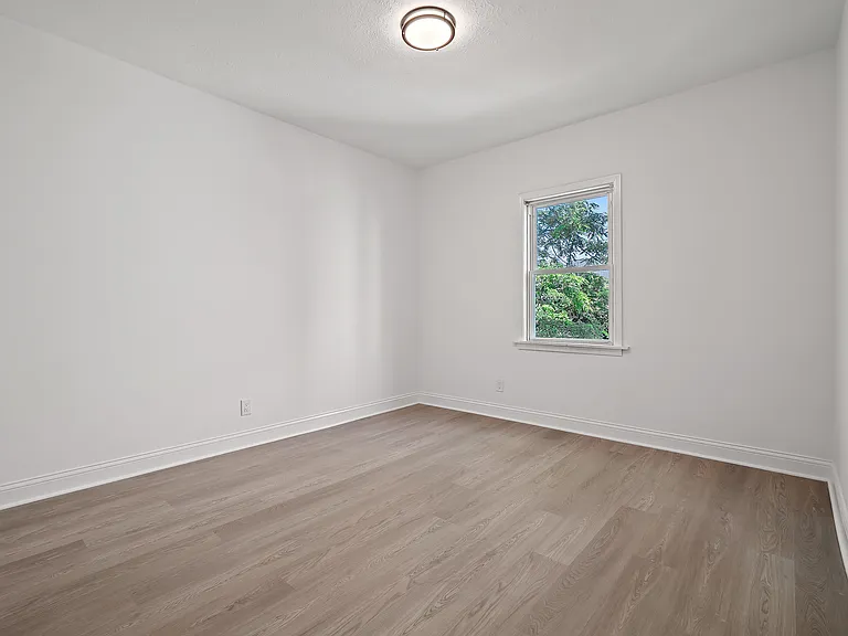 2037 W 11th St #4 — Photo 11