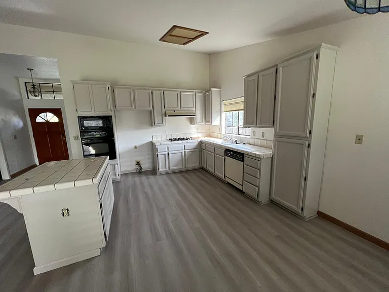 4630 Whitney Blvd — Photo 5