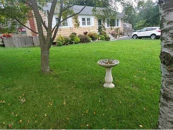 5th image of 55 Hempstead Dr